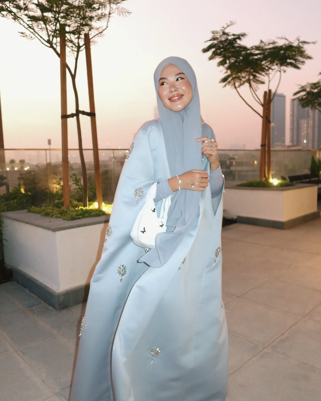 #color_light-blue